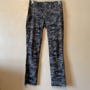 Columbia size 8 Omni Shield advanced repellency hiking camping outdoor pants